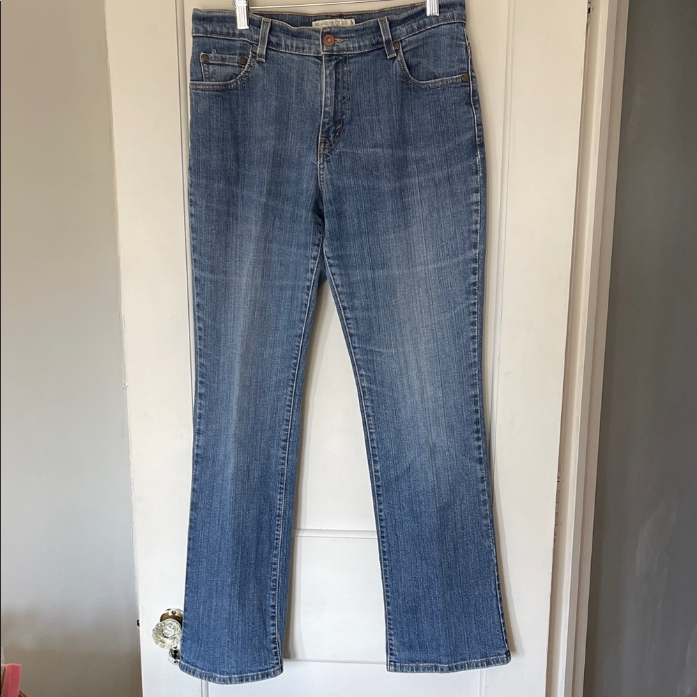 Vintage,Levi's 550,Women's size 10 relaxed boot cut Jeans. Distressed. EUC